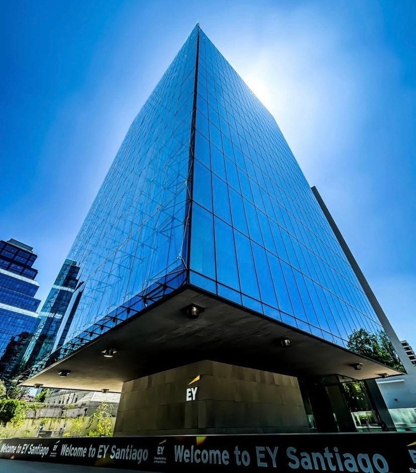 ey-man-boulderer-in-karnataka-india-background