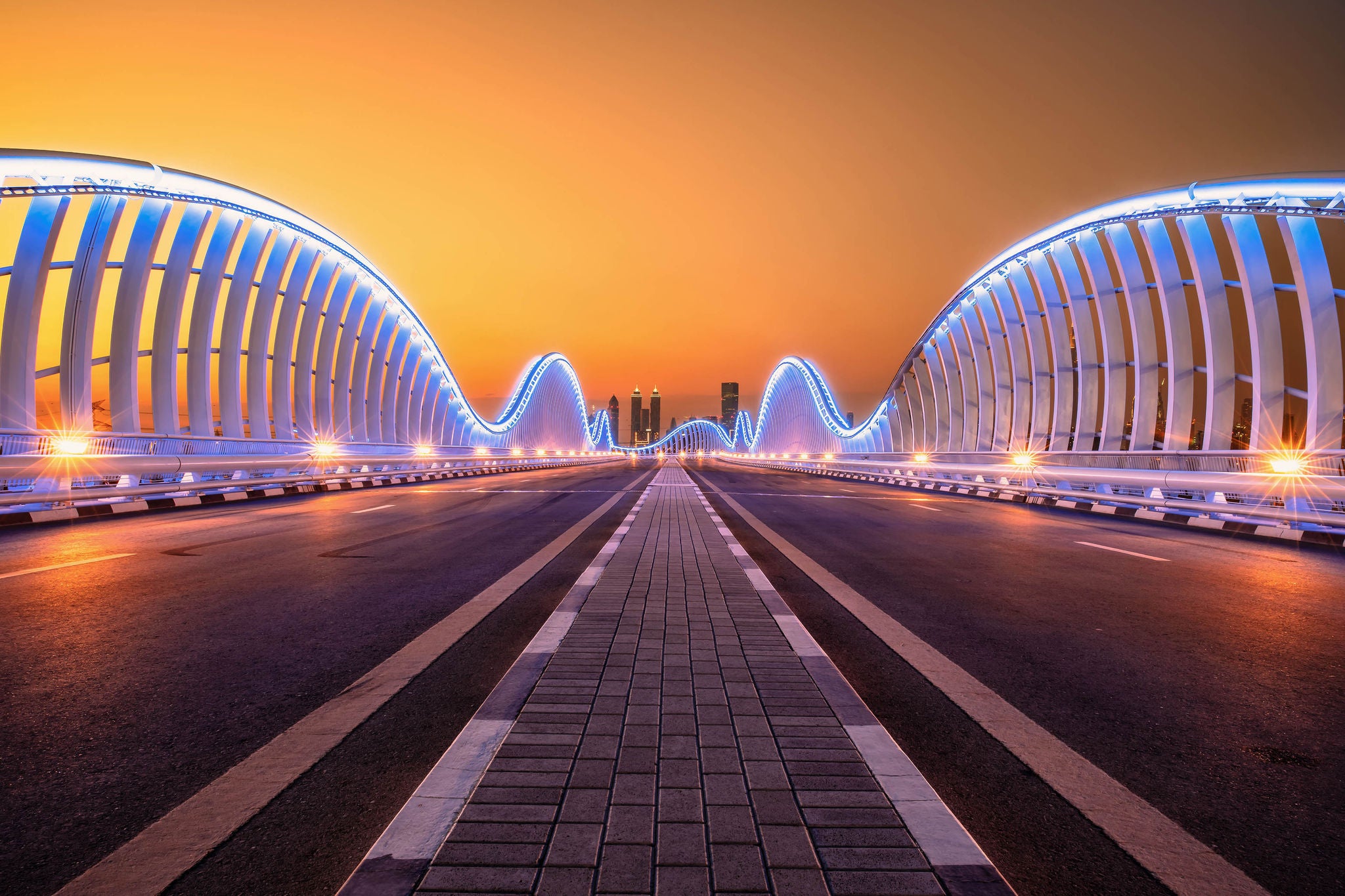 ey-futuristic-meydan-bridge-in-dubai-8