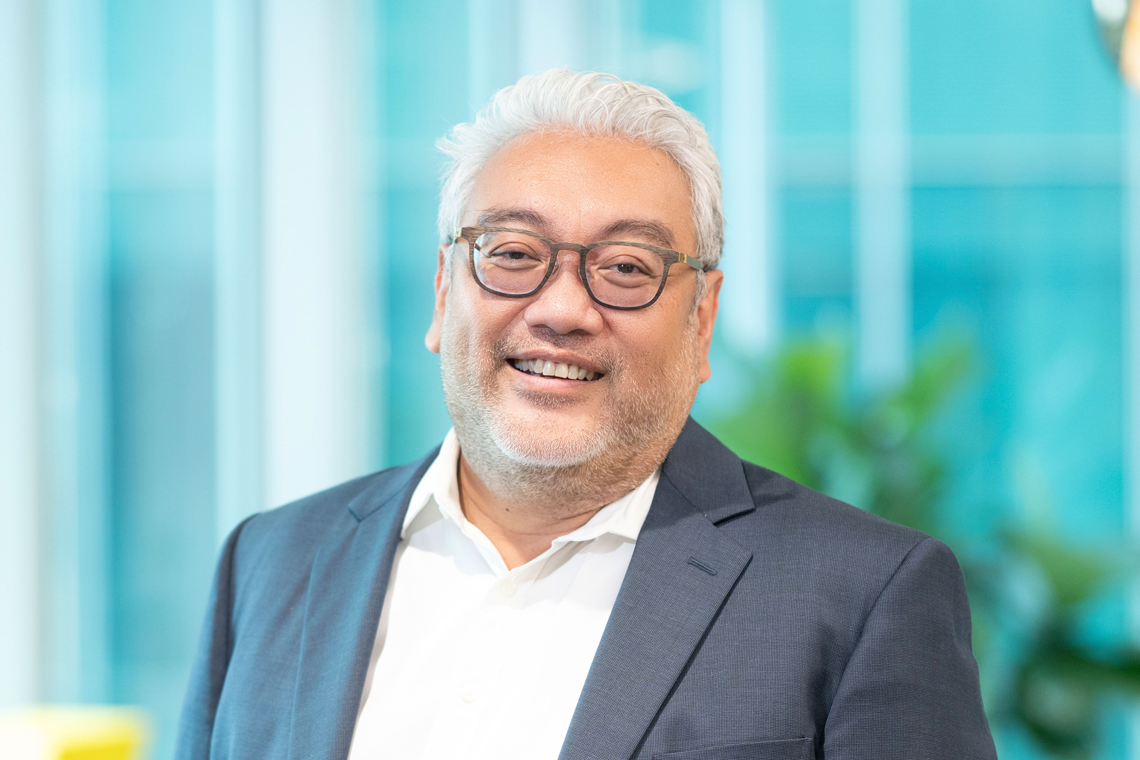 Photographic portrait of Desmond Soo Kwang Teo