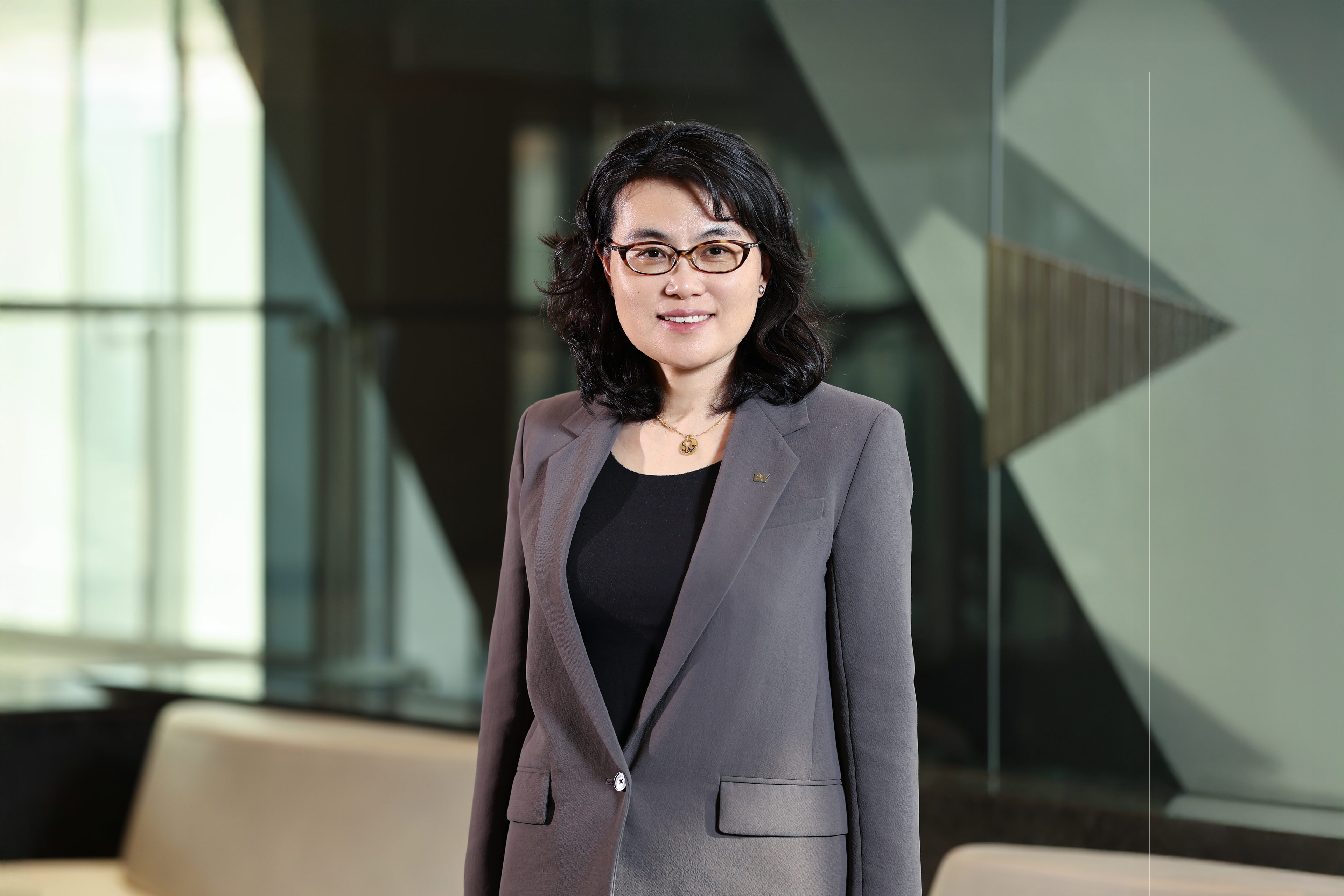 Photographic portrait of Linda Liu