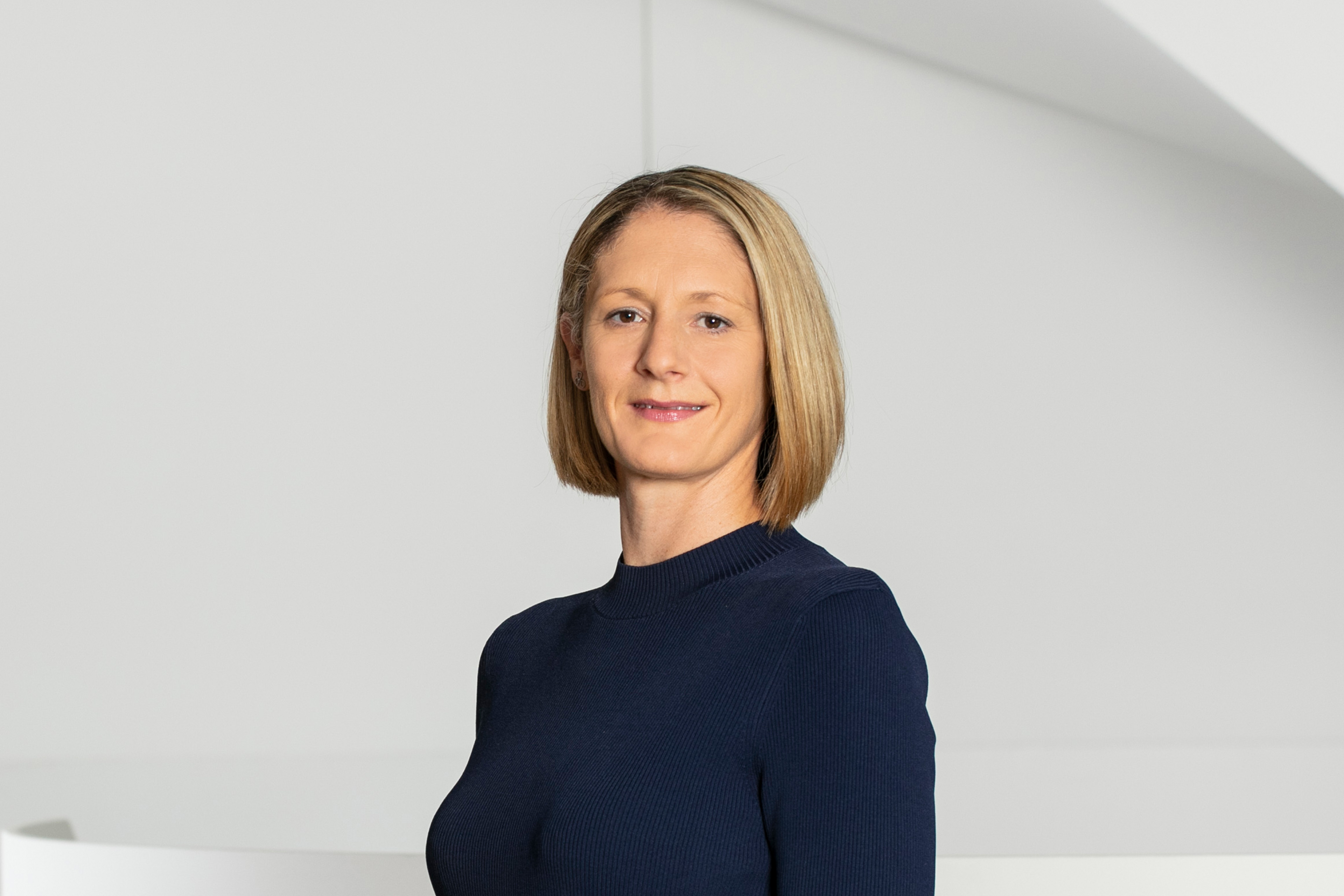 Photographic portrait of Linda Rowe