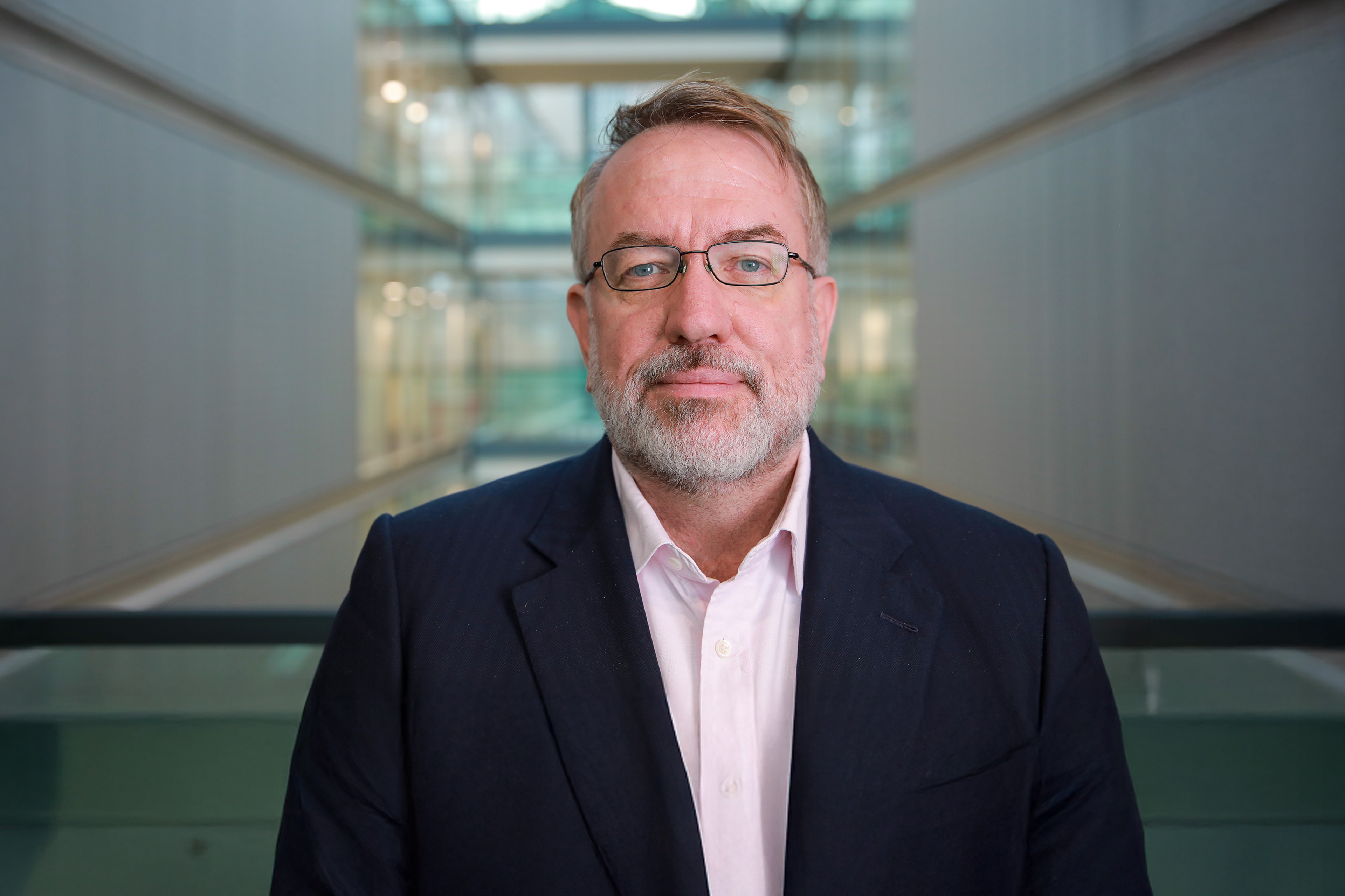 Photographic portrait of Peter Neufeld