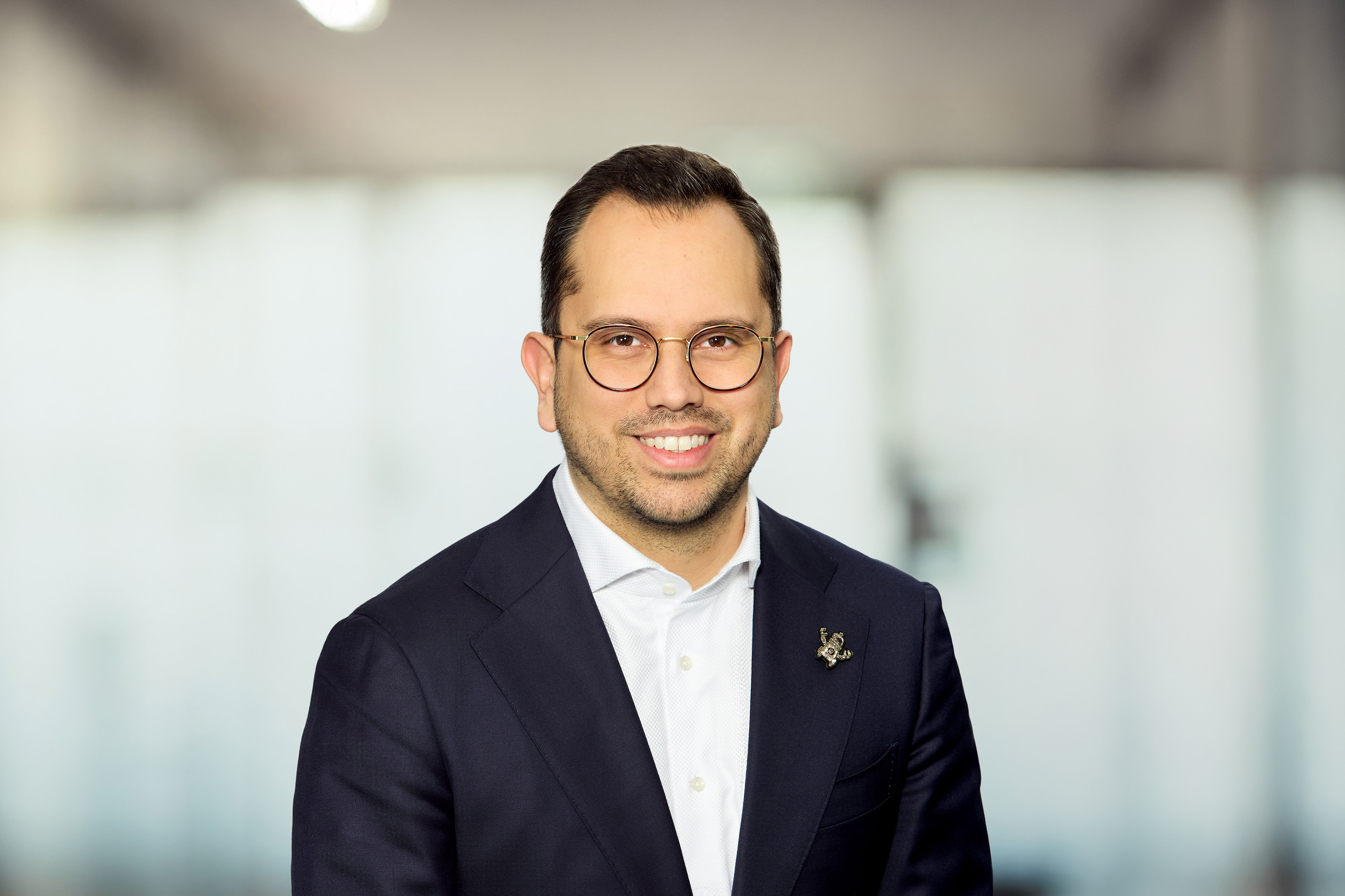 Porträtfoto von Hernán Villamizar