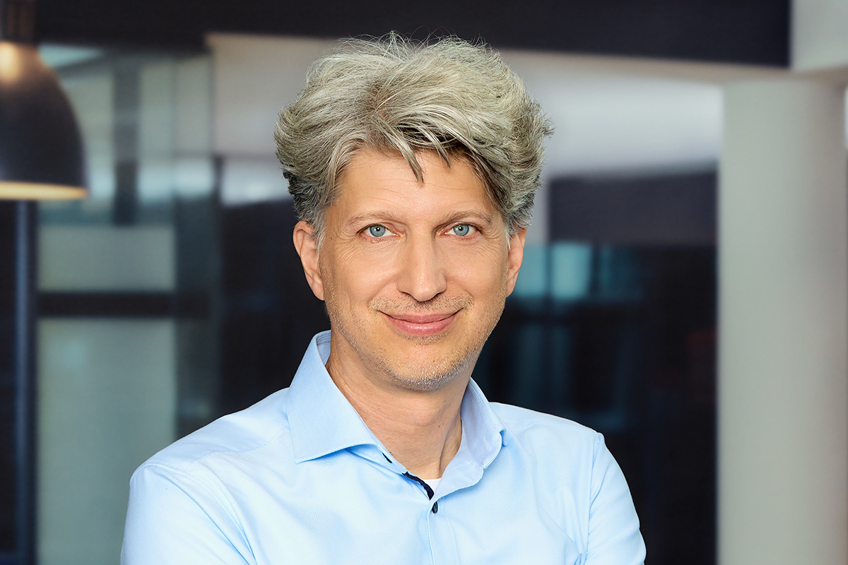 Porträtfoto von Thomas Hölzl