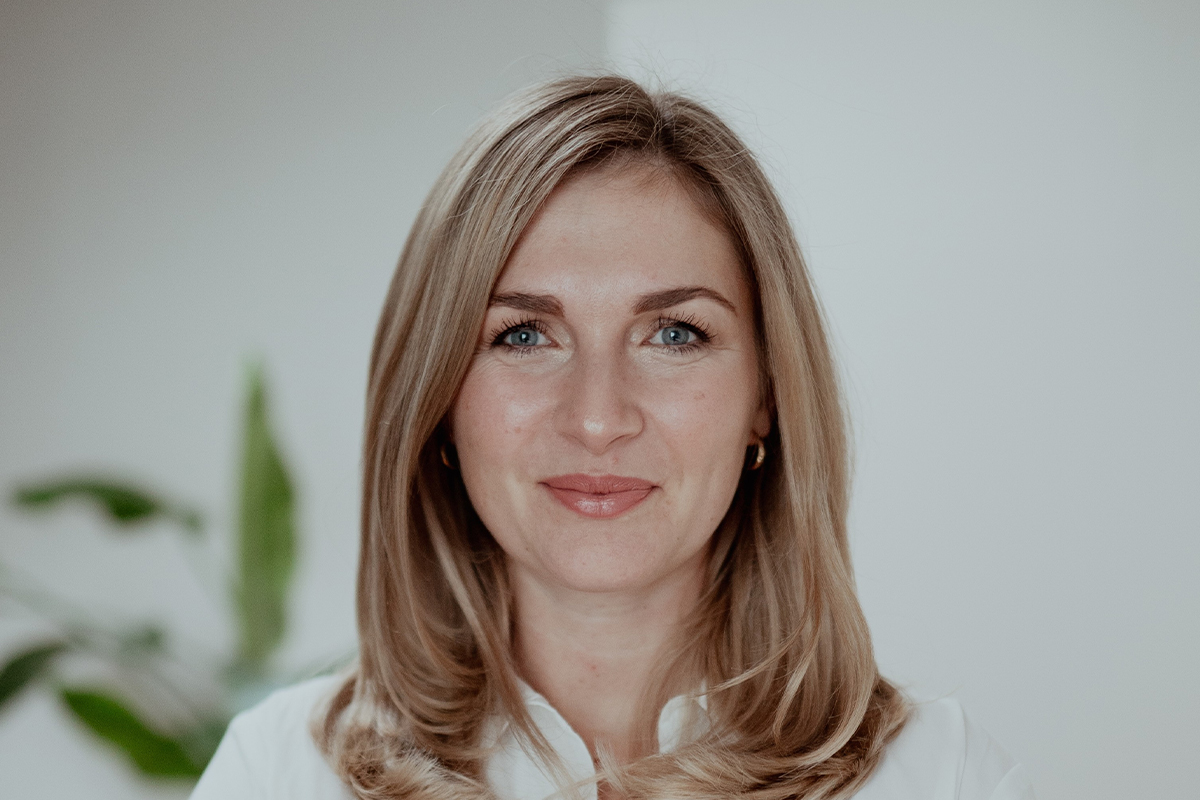 Porträtfoto von Jasmin Raab