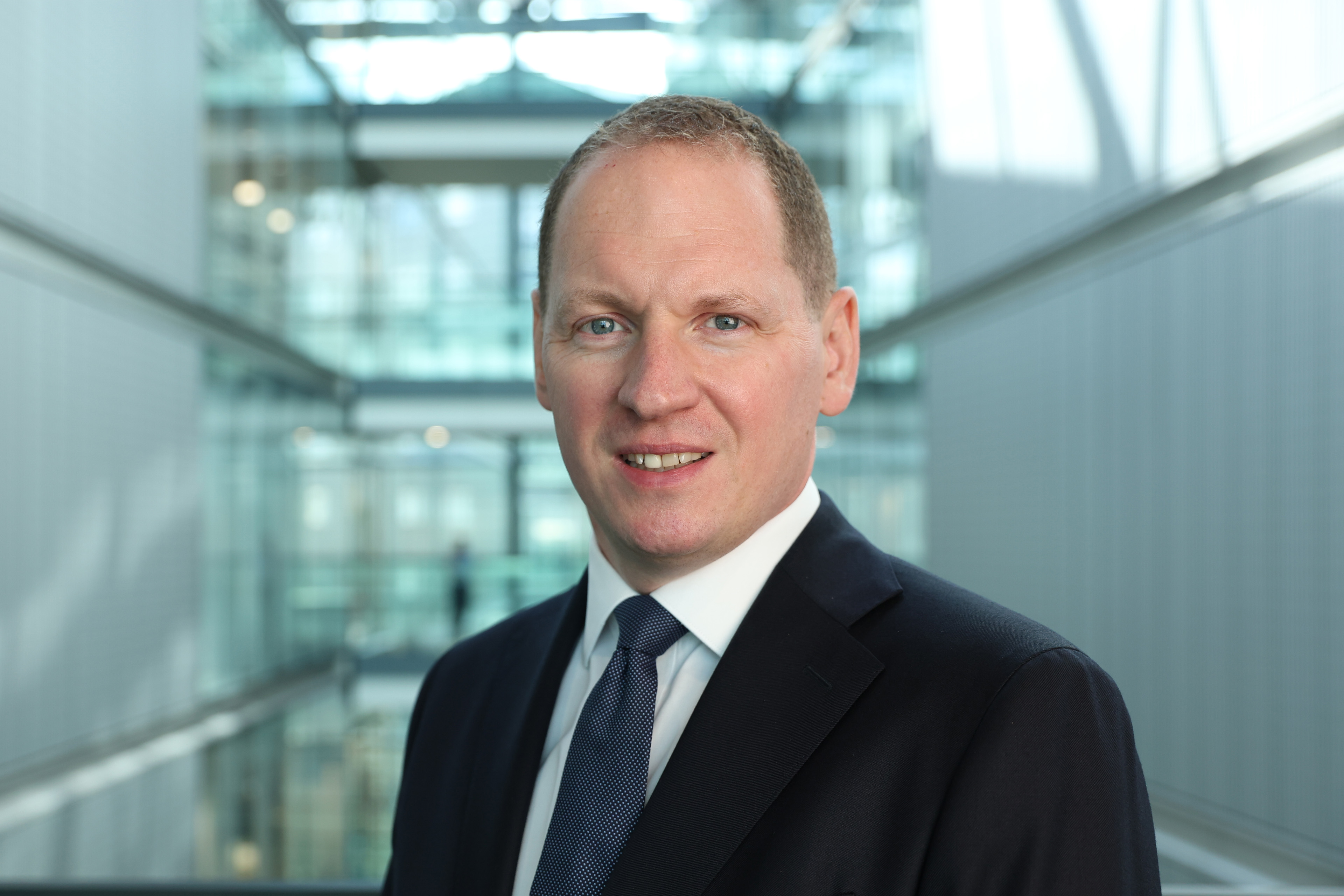 Photographic portrait of Kris Aspin