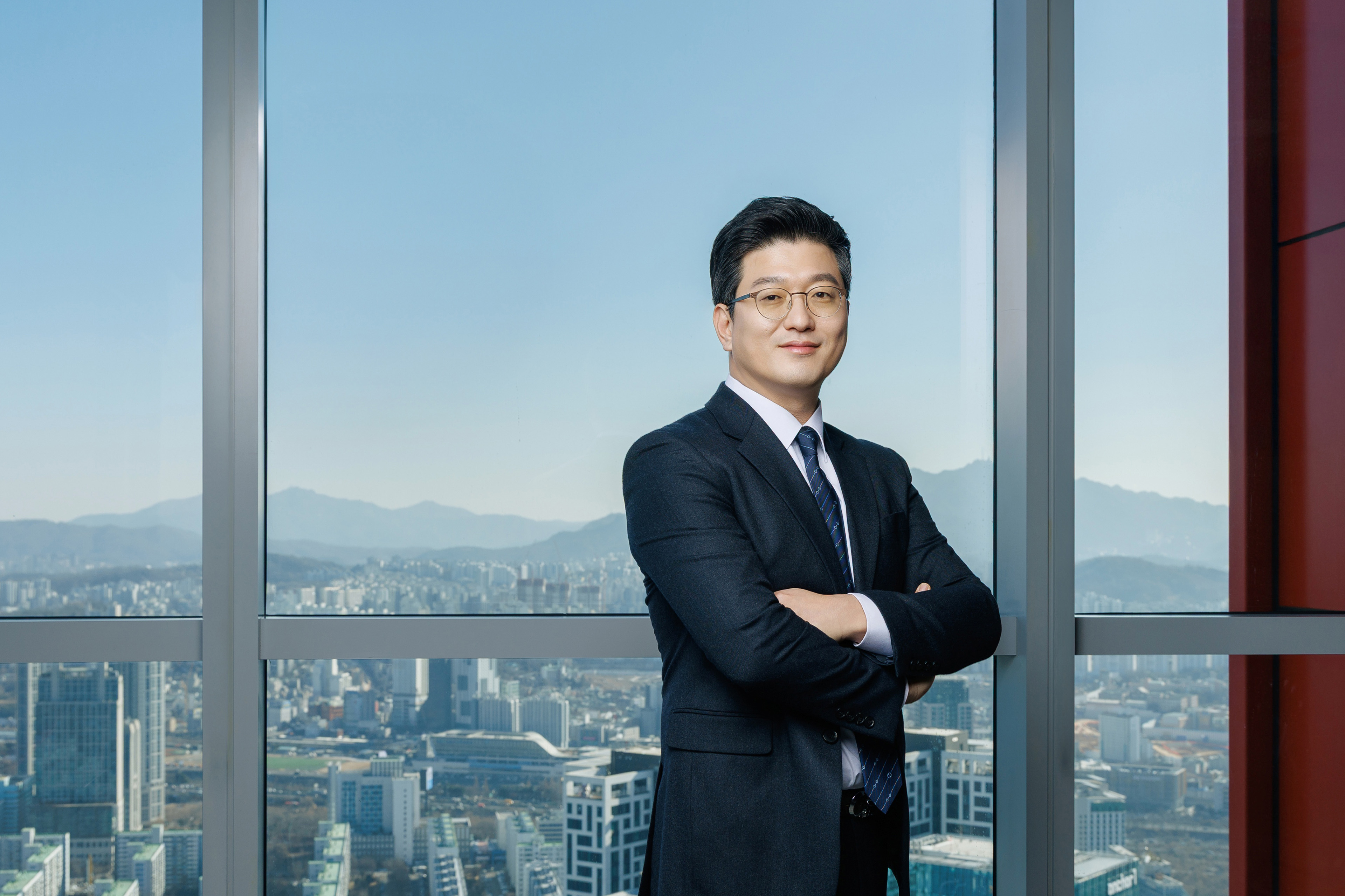 Photographic portrait of  Youchang Lee