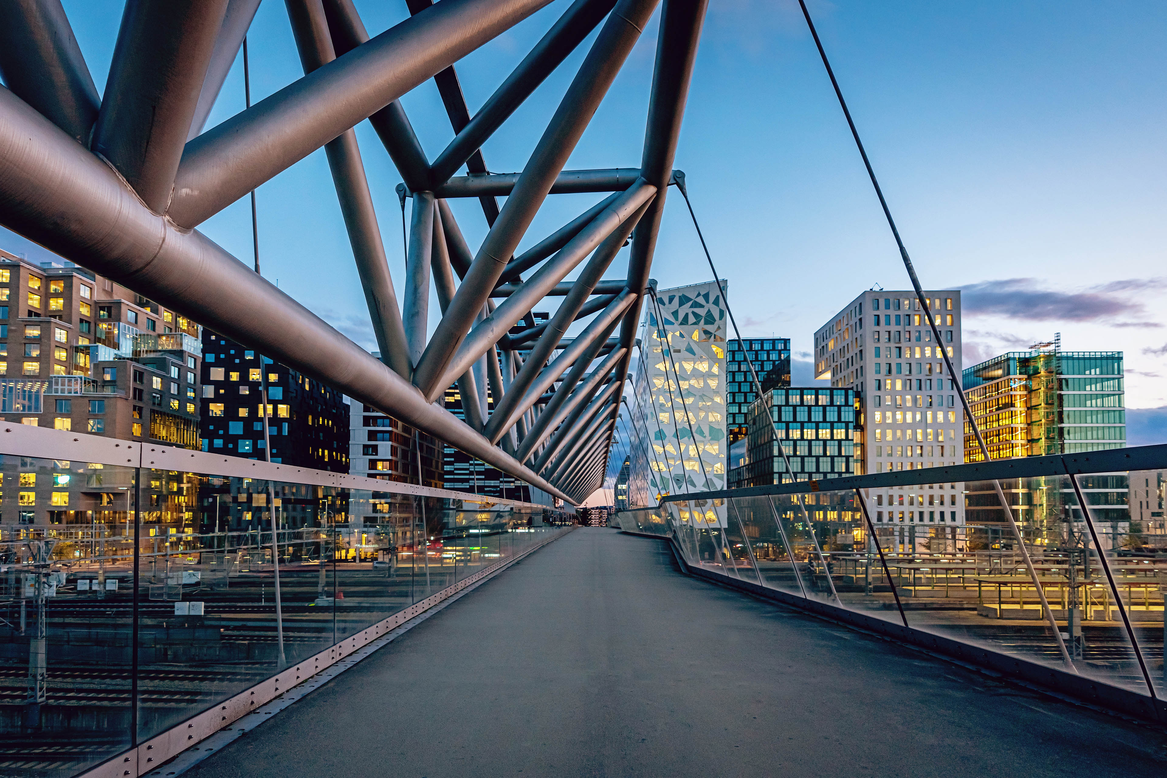 Skyline over Oslo set fra bro