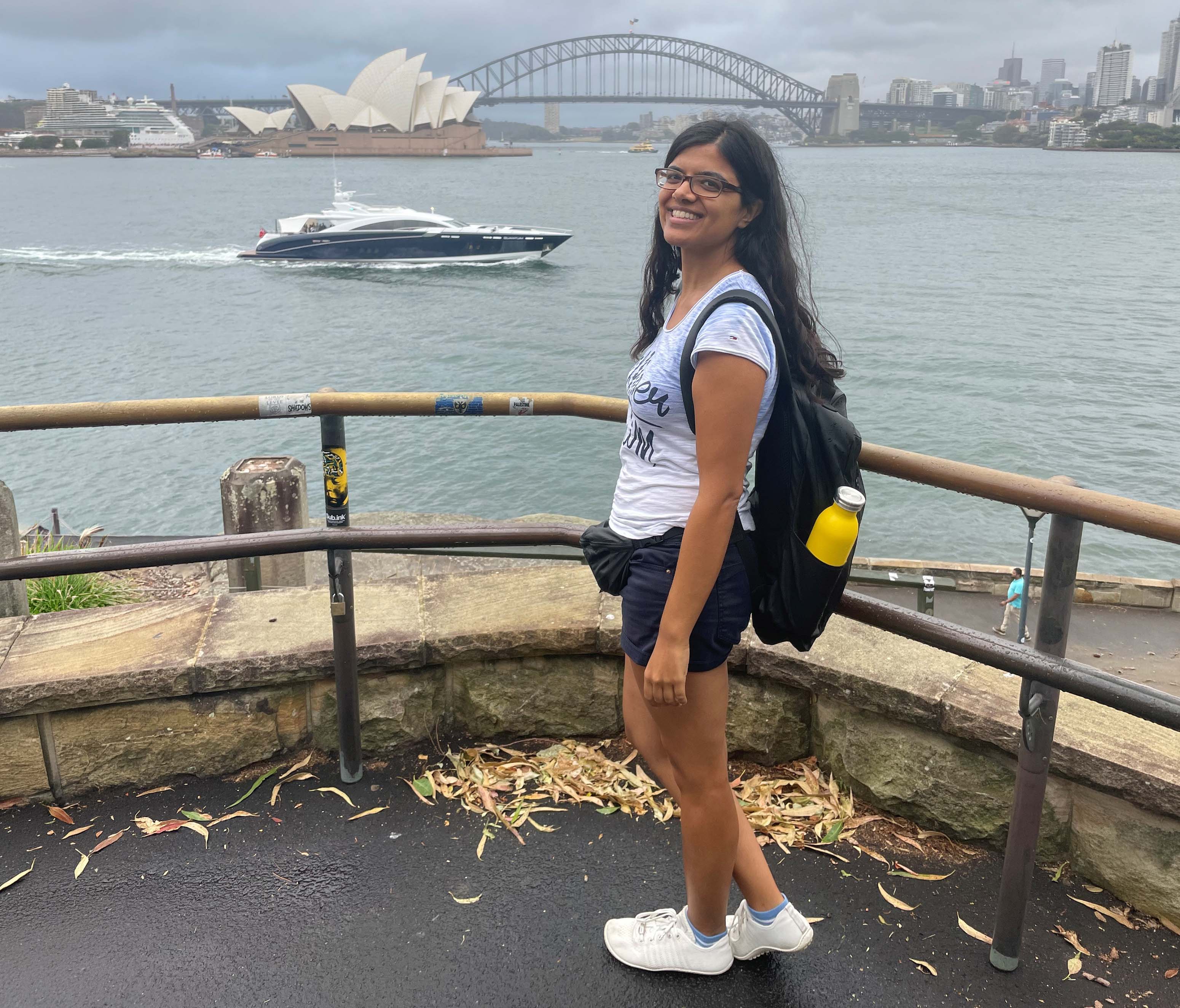 Für Pari, Managerin bei EY ifb vor der Oper in Sydney