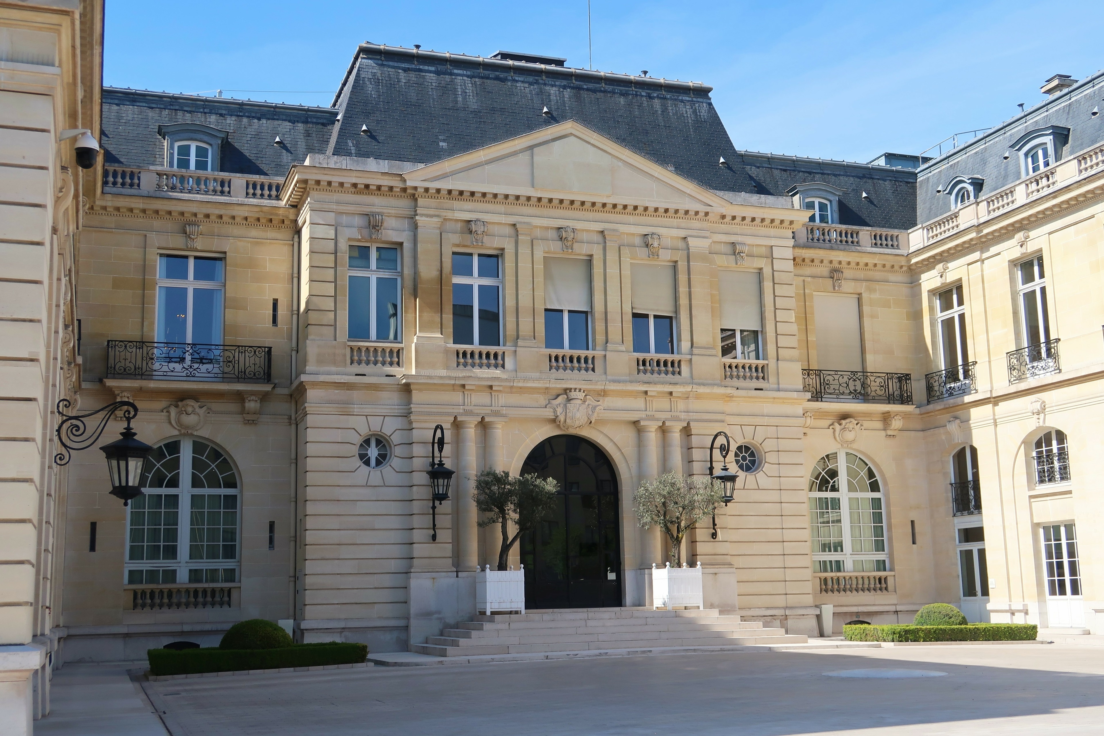 Entrée du château de la Muette, siège de l'OCDE  à Paris 