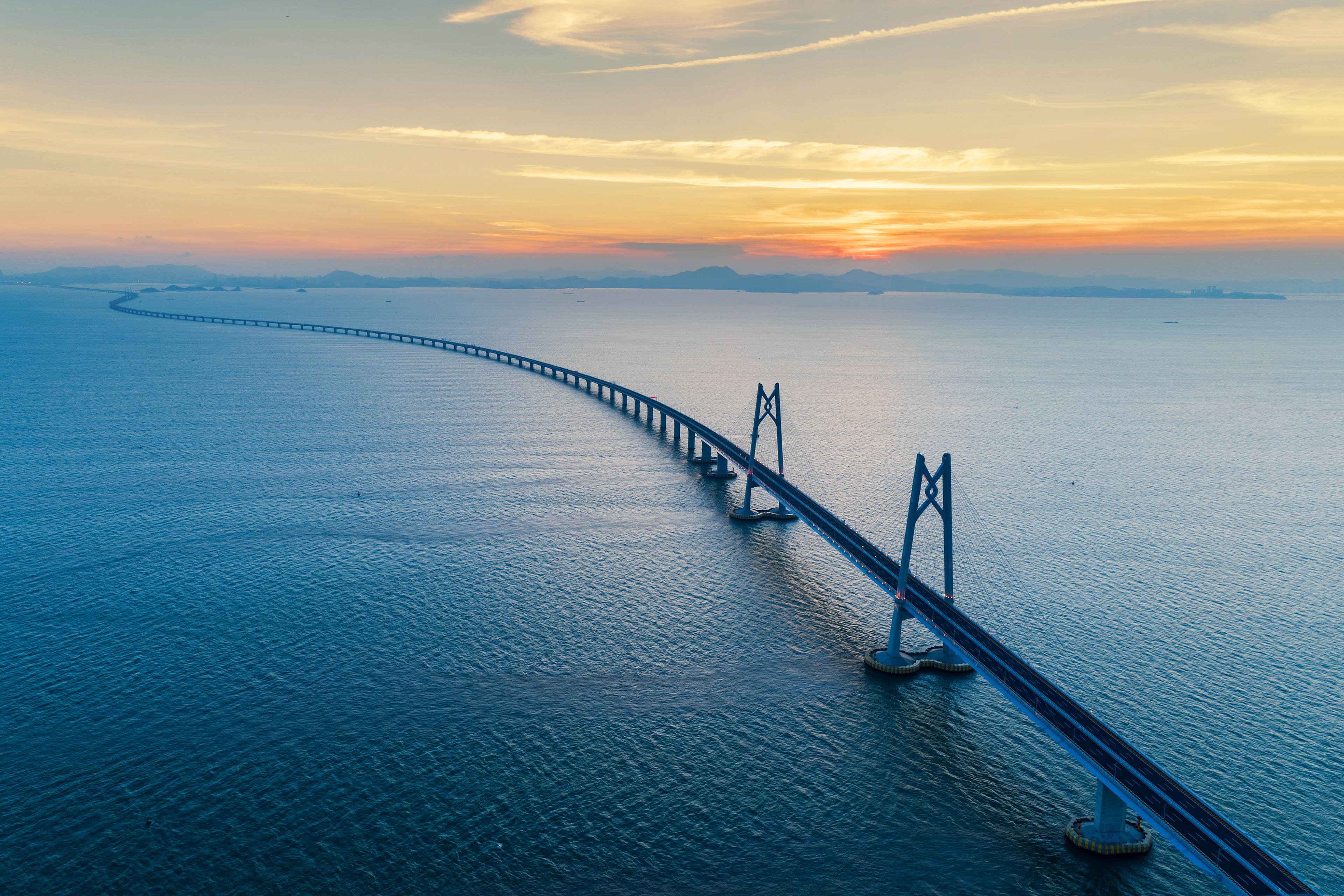 Puente de Huage con hermosa puesta de sol