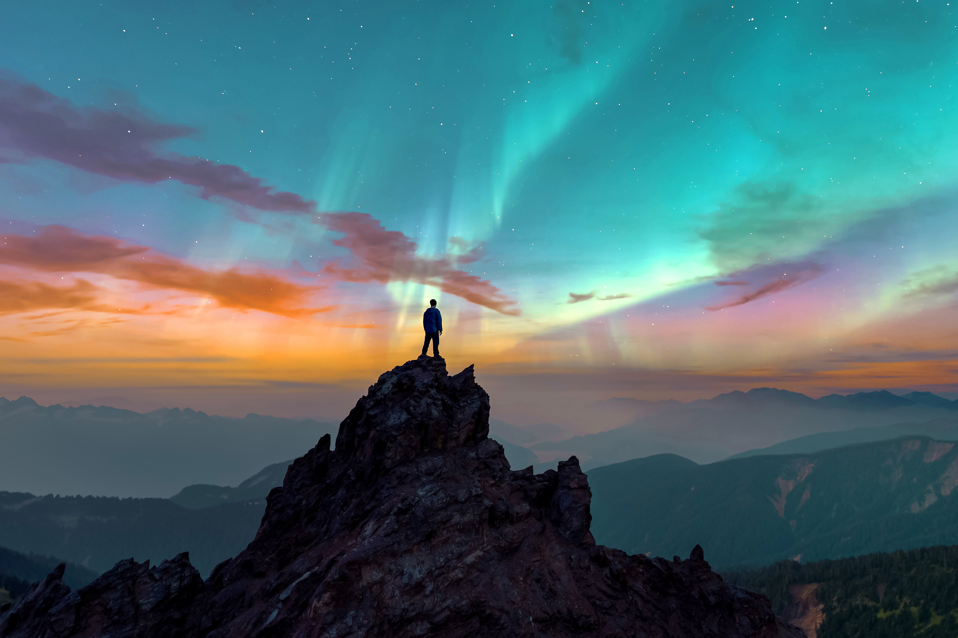Randonneur en haut d'une montagne