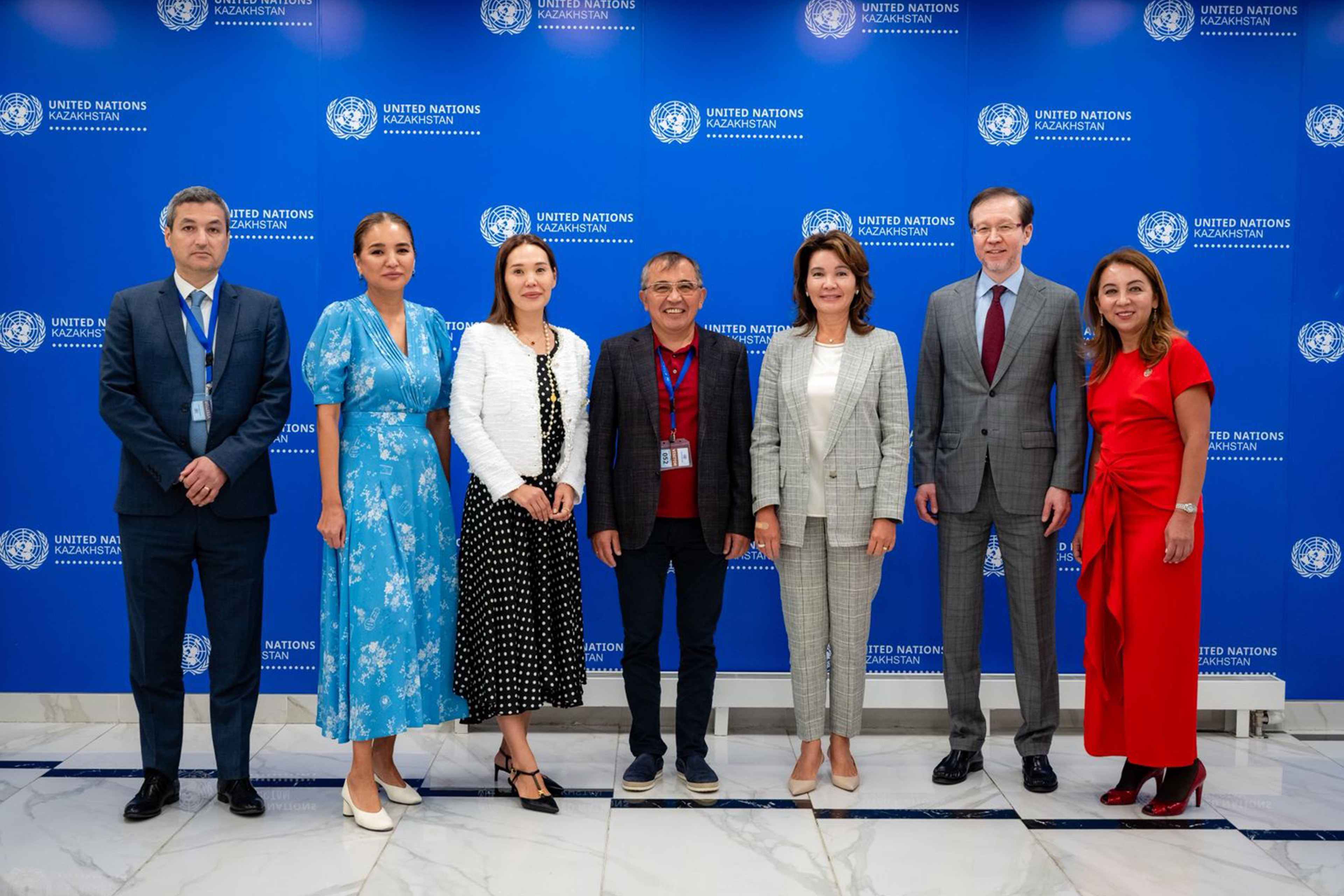 ey-paraplane-in-the-sky