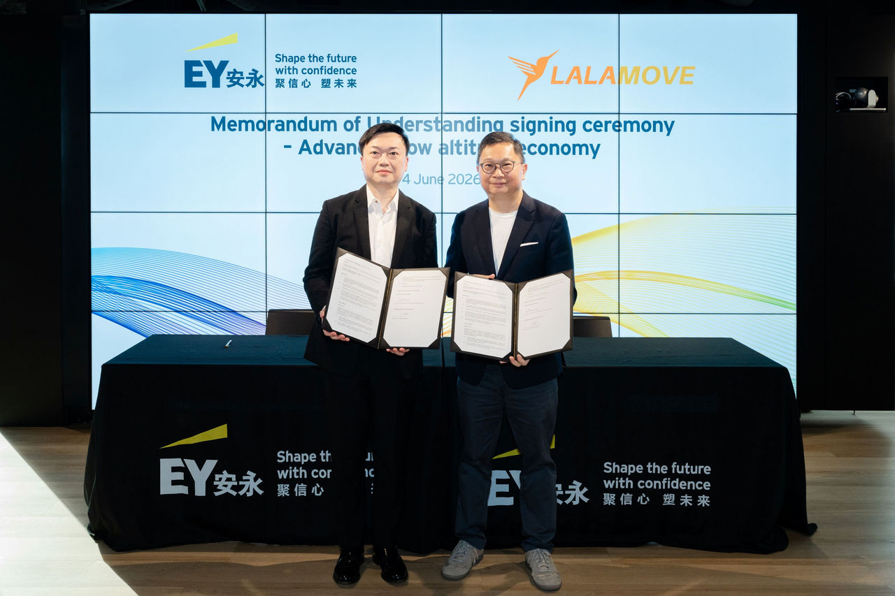 Photo of Steve Lo, EY Greater China Alliances and Ecosystems Leader (left), and Paul Loo, Lalamove COO