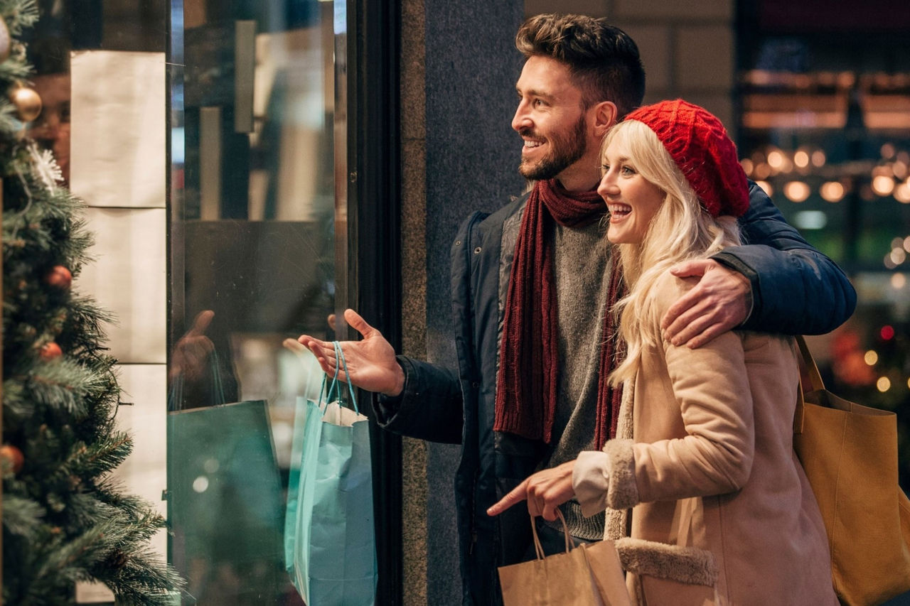 Romantische Einkaufstour zur Weihnachtszeit