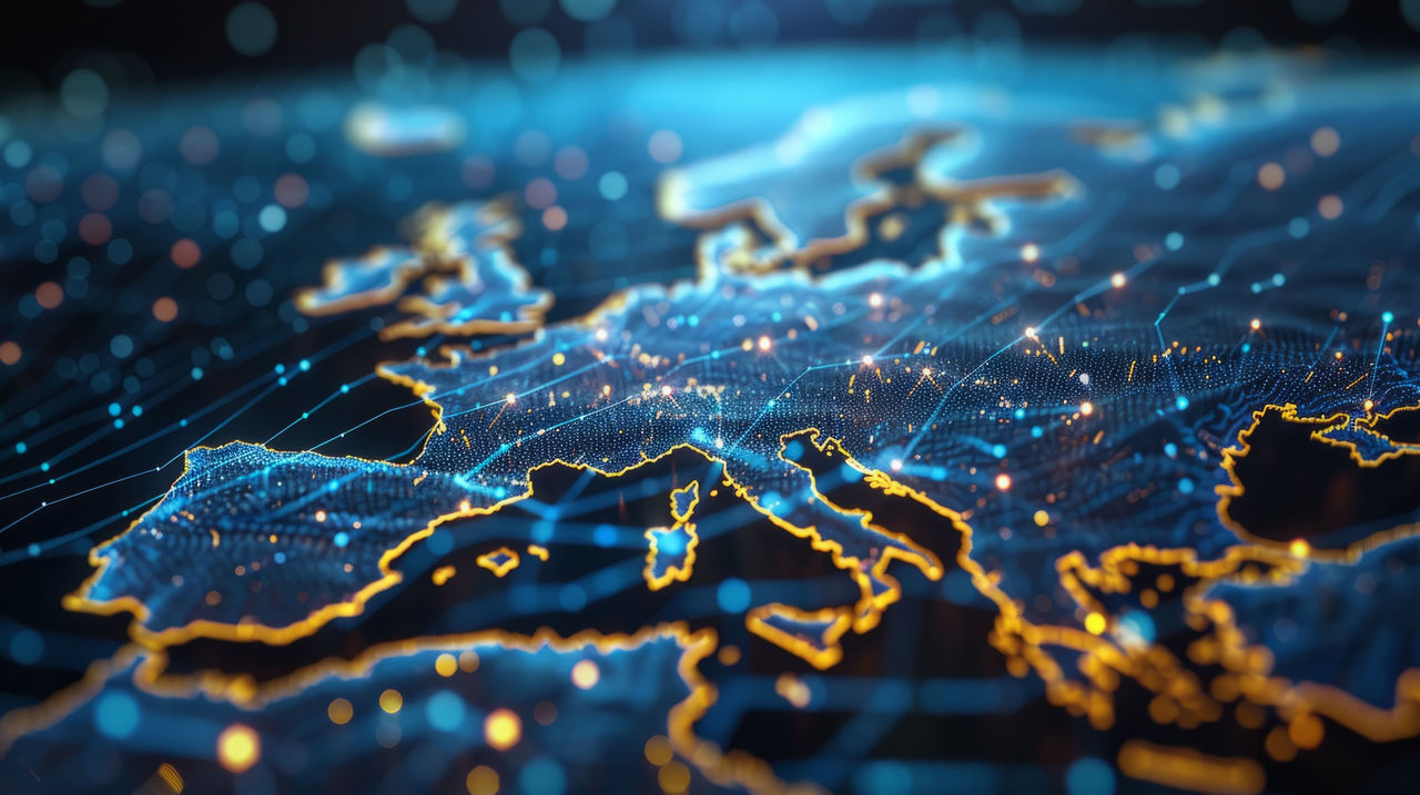 Digitale Europakarte mit leuchtenden Konturen und vernetzten Datenpunkten Blau.