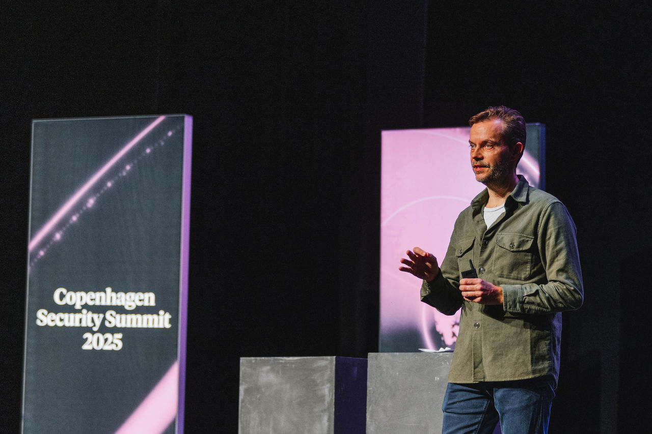 Christoffer Husted Rasmussen præsenterer på Copenhagen Security Summit